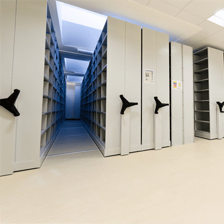 11 mobilni arhivni stelazhi