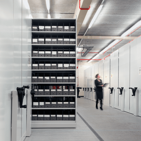 12 mobilni arhivni stelazhi