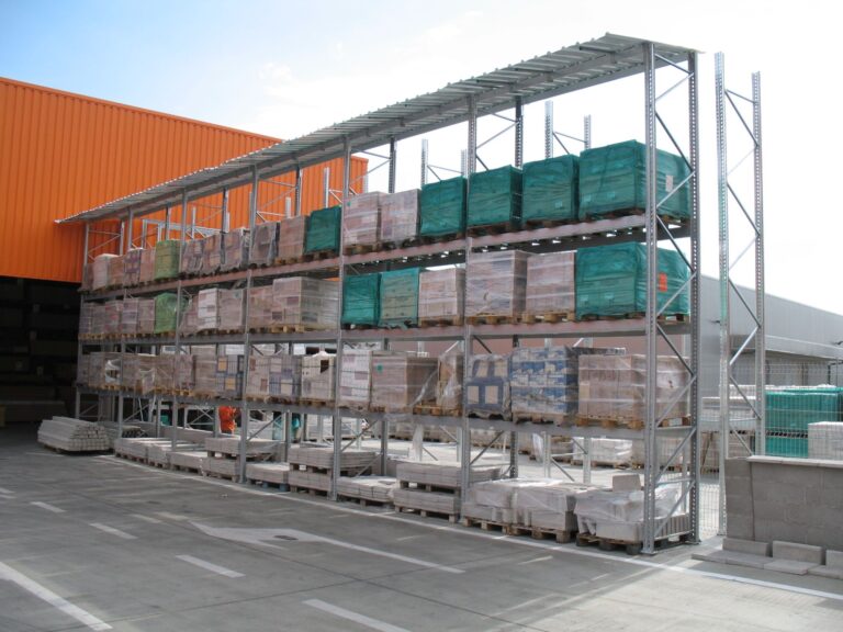 11 paletni stelazhi s pokriv scaled